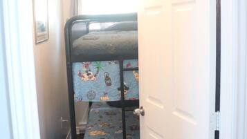 2 bedrooms, desk, iron/ironing board, free WiFi