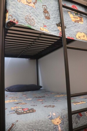 2 Schlafzimmer, Schreibtisch, Bügeleisen/Bügelbrett, kostenloses WLAN