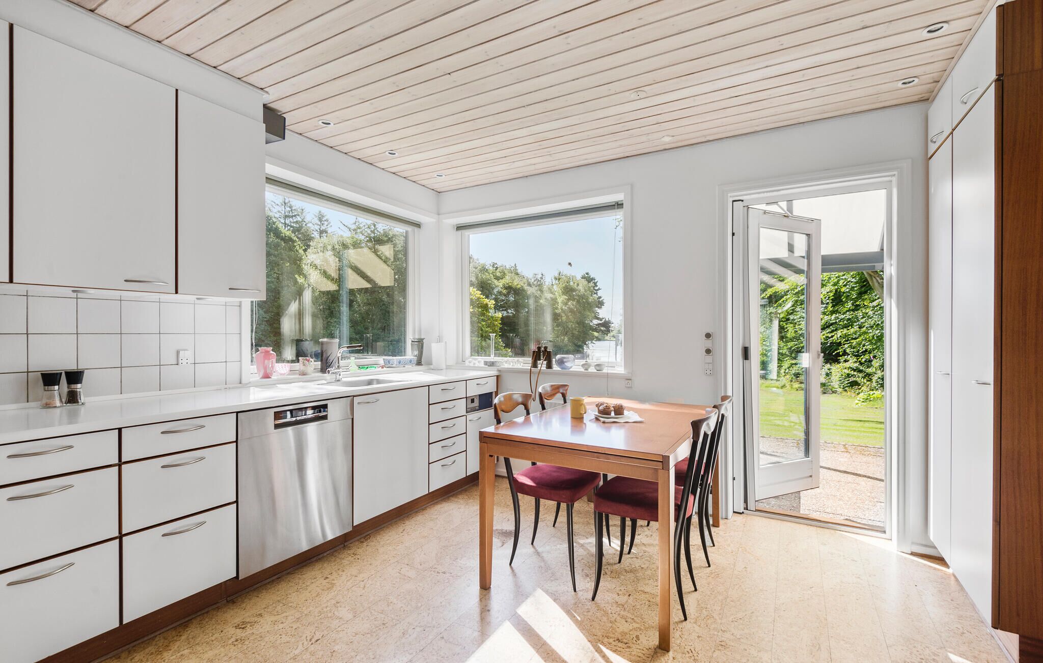 Køleskab, ovn, kogeplade, opvaskemaskine