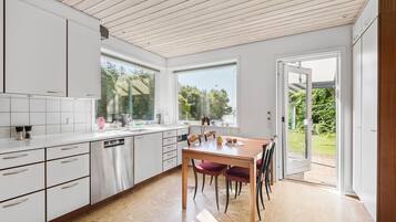 Køleskab, ovn, kogeplade, opvaskemaskine