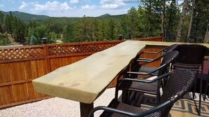 Outdoor dining - Cozy Bungalow with Hot Tub near Mt Rushmore & Custer State Park (Hill City)