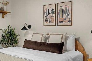 2 bedrooms, iron/ironing board, travel cot, free WiFi