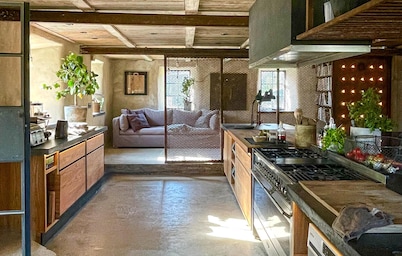 Lovely home in Lärbro with WiFi