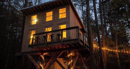 Peaceful Pines Treehouse