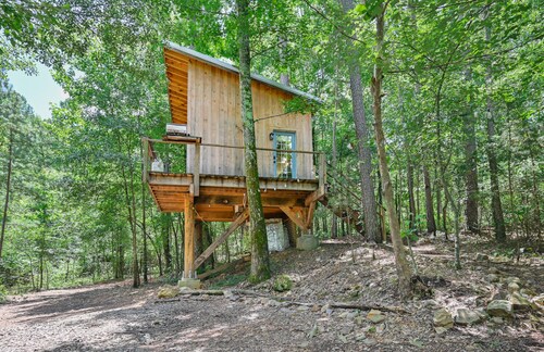 Peaceful Pines Treehouse