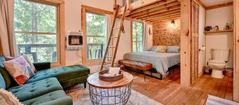 Peaceful Pines Treehouse