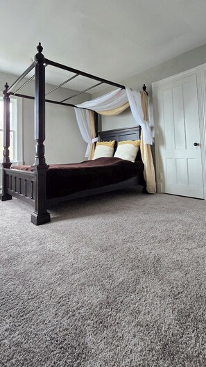 6 Schlafzimmer, Zimmersafe, Schreibtisch, BĂŒgeleisen/BĂŒgelbrett