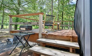 Outdoor dining - Nordic Tiny House (Scott County)