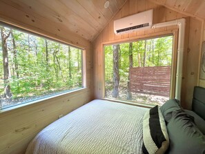 1 bedroom, WiFi, bed sheets - Nordic Tiny House (Scott County)