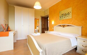 4 bedrooms, internet - Cozy home in Laureana Cilento with house sea view (Laureana Cilento)