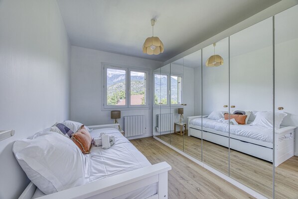 2 habitaciones, tabla de planchar con plancha y wifi gratis 