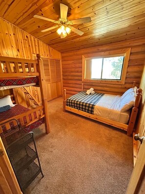3 chambres, coffres-forts dans les chambres, fer et planche Ă repasser