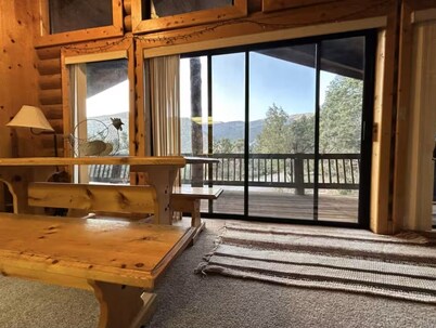 Mt. Charleston Spacious 4BR Log Cabin WiFi - Near Las Vegas