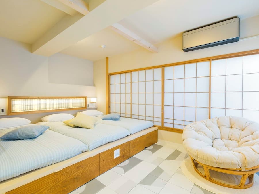 Triple Room | Desk, iron/ironing board, free WiFi