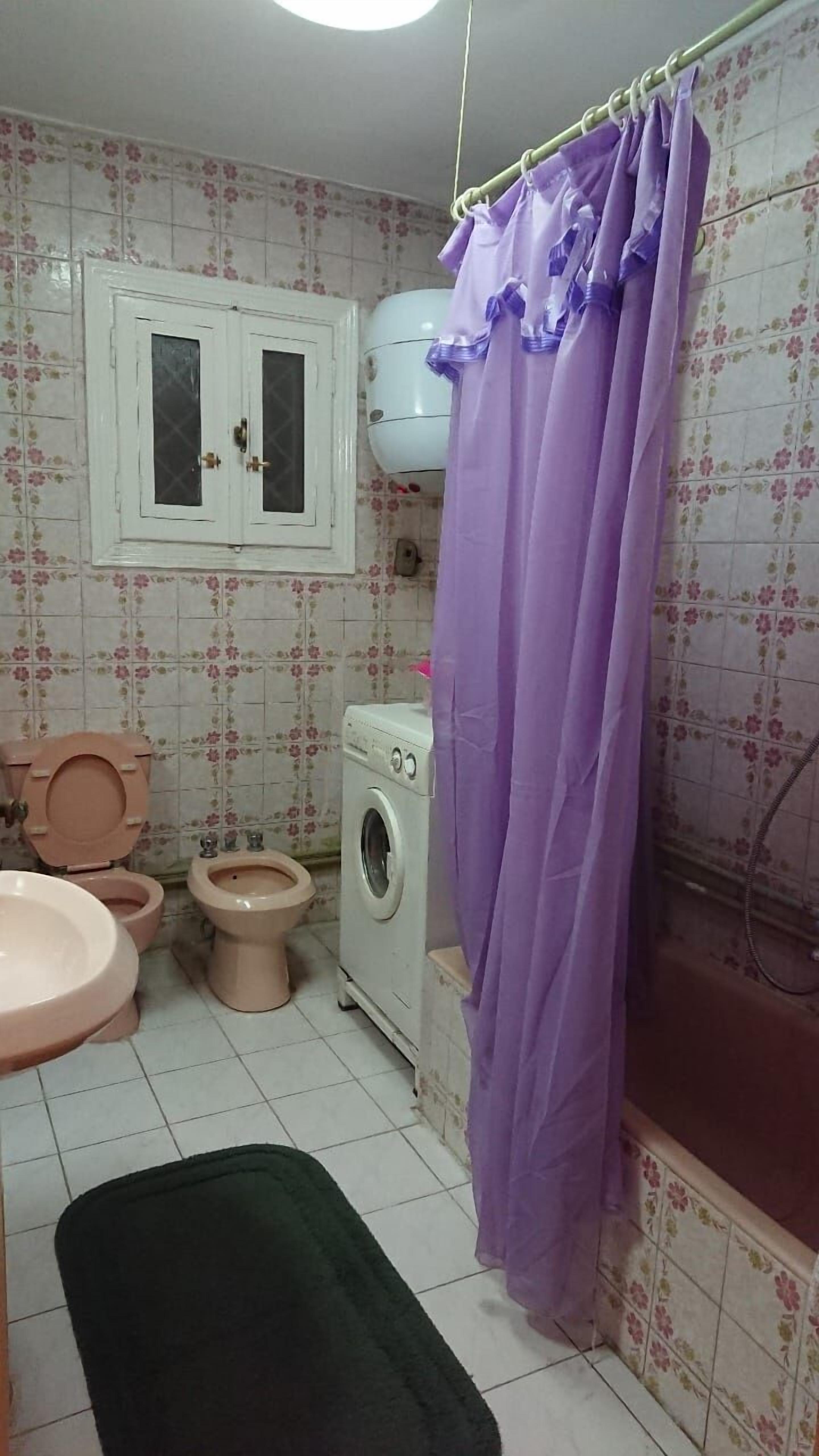 Douche, savon, papier toilette
