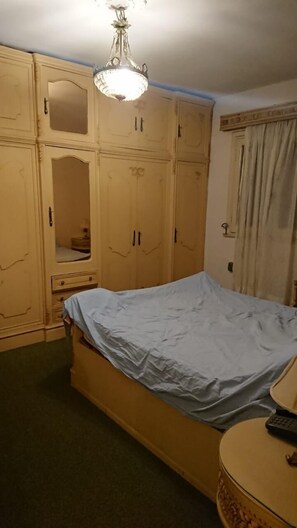 2 bedrooms, iron/ironing board, WiFi, bed sheets - Cozy 2-bedroom apartment in pleasant Mohandesin with WiFi, AC (Mohandesin)
