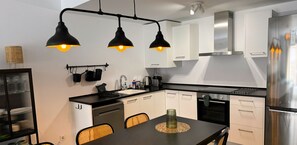 Fridge, oven, stovetop, dishwasher