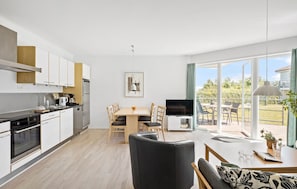 Fridge, stovetop, dishwasher, coffee/tea maker - Gudhjem Søpark Lejl. 35 (Gudhjem)