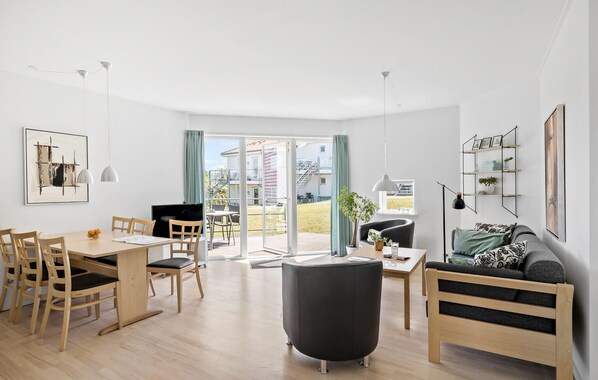 TV - Gudhjem Søpark Lejl. 35 (Gudhjem)