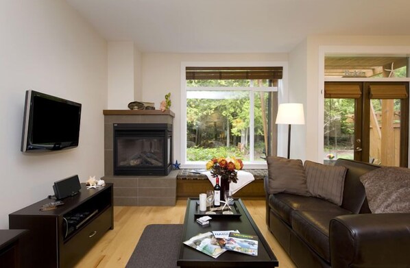 Living area - Qualicum Landing (Qualicum Beach)
