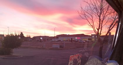 Pleasant mobile home with AC and WiFi in Kingman