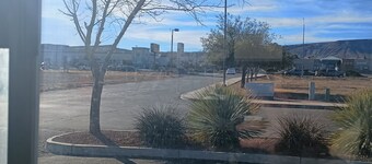 Pleasant mobile home with AC and WiFi in Kingman