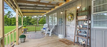 Charming 2-bedroom cottage in lovely Folsom with WiFi, AC and gorgeous views