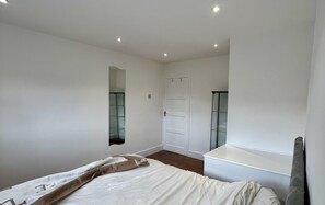 Rumah | 2 kamar tidur, setrika/meja setrika, Wi-Fi gratis, dan seprai linen