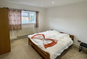 House - BnJ Luxury 2 Bedroom Cozy Retreat in Borehamwood (Borehamwood)