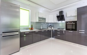 Fridge, stovetop, dishwasher, coffee/tea maker - Cozy apartment in Strozanac with WiFi (Strozanac)