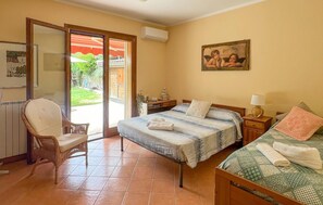 1 Schlafzimmer, Reisekinderbett, Bettwäsche