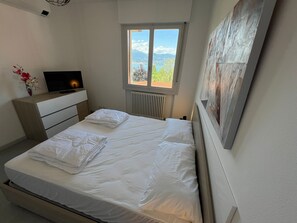 Iron/ironing board, free WiFi - Marenco apartment in Stresa with lake view (Stresa)