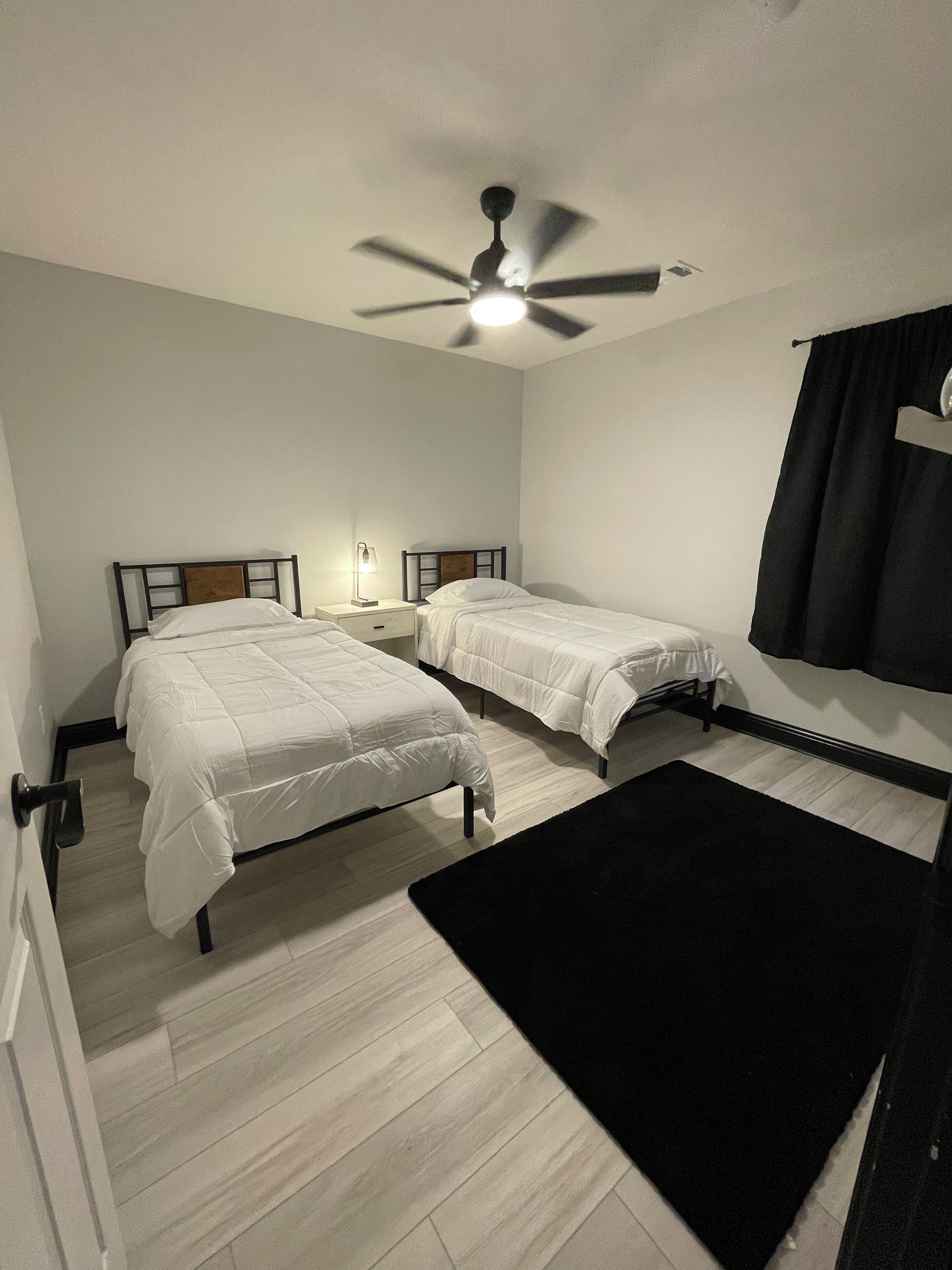 3 soverom, skrivebord, strykejern/-brett og wi-fi (inkludert)