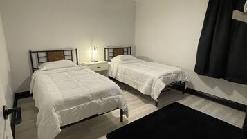 3 soverom, skrivebord, strykejern/-brett og wi-fi (inkludert)