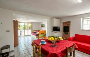 TV - 4 bedroom awesome home in Modica (Modica)