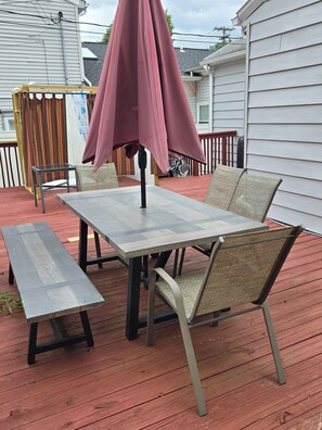 Outdoor dining - Uniquely remodeled 3 bdrm 1 bth home in safe area! Fenced in with a large deck!  (Owensboro)