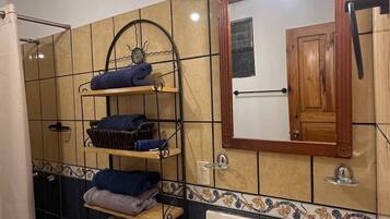 Family Cabin, Garden View | Bathroom