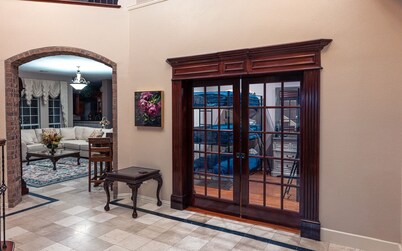 Spacious house just under 4000sqft 15 minutes from cowboys and rangers stadiums.
