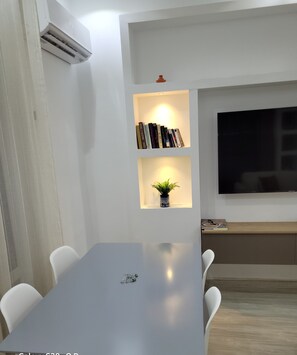 Dining - Welcome to Downtown Algiers (the Main Post Office) (Alger Centre)