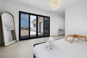 4 habitaciones, tabla de planchar con plancha, wifi y ropa de cama