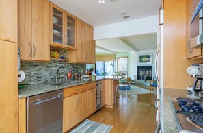 Microonde, forno, piano cottura, lavastoviglie