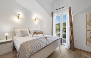 2 bedrooms, in-room safe, free WiFi, bed sheets