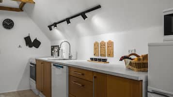 Réfrigérateur, four, plaque de cuisson, lave-vaisselle