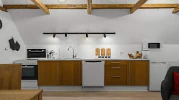 Réfrigérateur, four, plaque de cuisson, lave-vaisselle