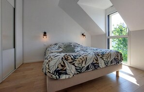 4 bedrooms, travel cot, free WiFi