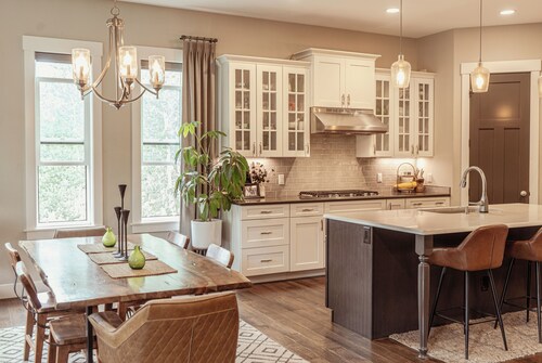 Brilliant custom home in Woodland Park. Perfect for your mountain getaway!!