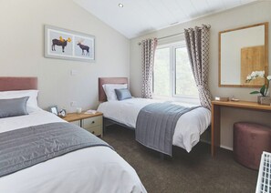 2 bedrooms, free WiFi - Parkview Lodge with Hot Tub and enclosed garden (Hayle)