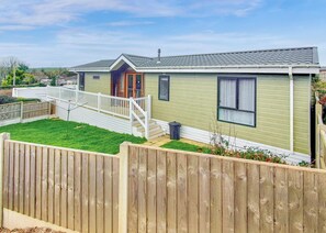 Exterior - Parkview Lodge with Hot Tub and enclosed garden (Hayle)