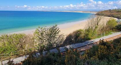2 bedroom accommodation in Hayle