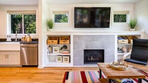 Interior - Perch - Ballard Delight: Great Ballard location! Spacious House w/parking (Seattle)